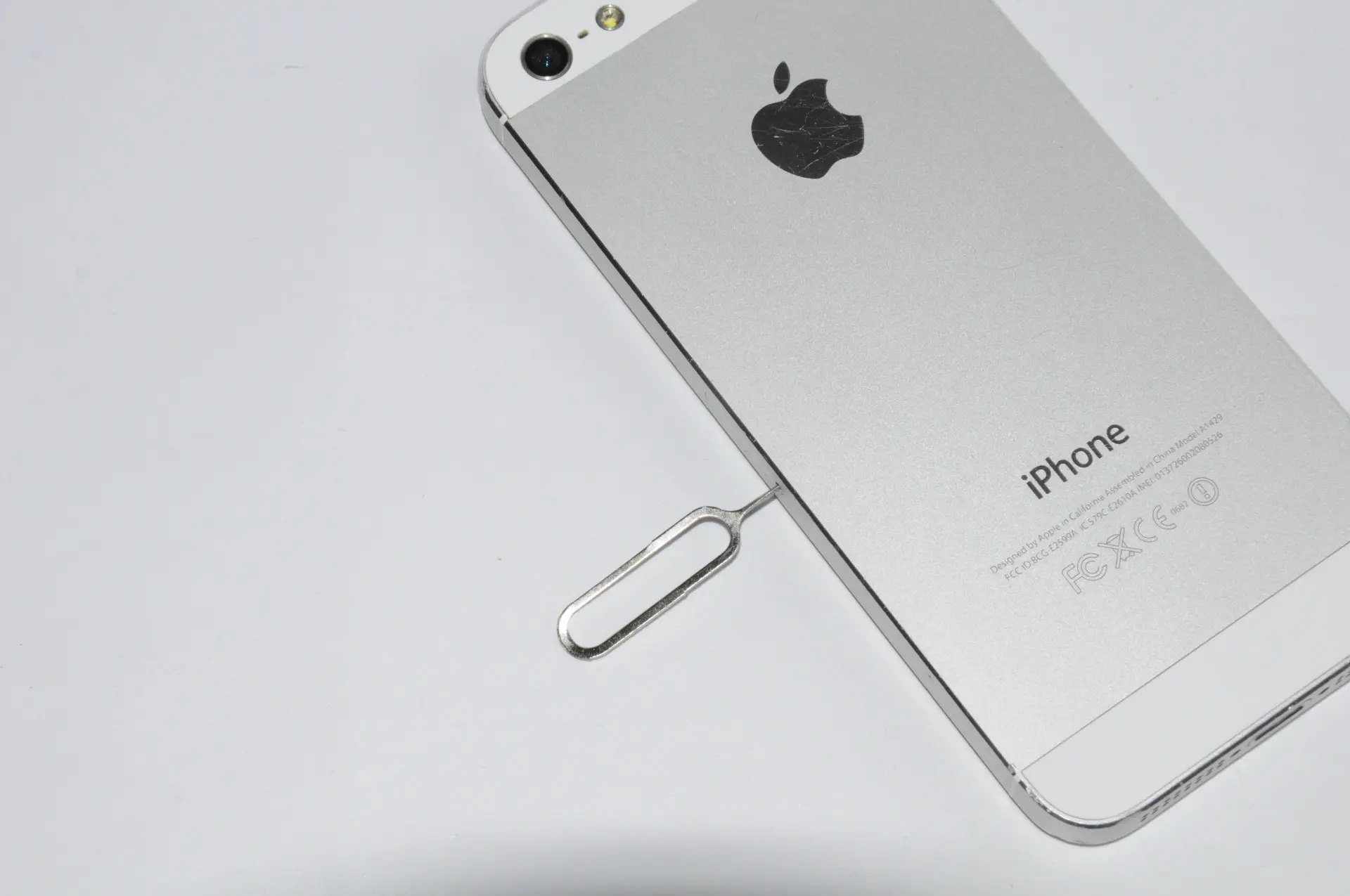 苹果SIM卡针卖26元，网友：曲别针不香吗？