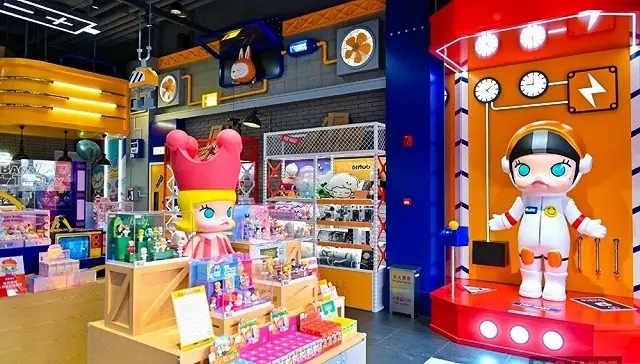 去年利润增长70%市值腰斩，泡泡玛特不谈盲盒了？