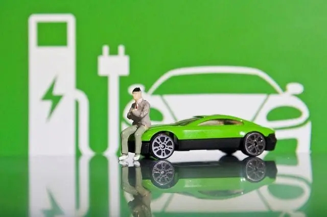 4月新能源车销量涨近50%，新能源板块罕见飙涨！