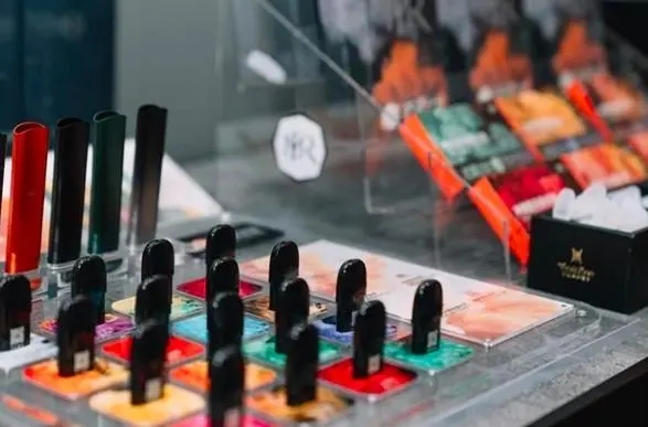 烟草板块大涨，华宝股份早盘涨超14%