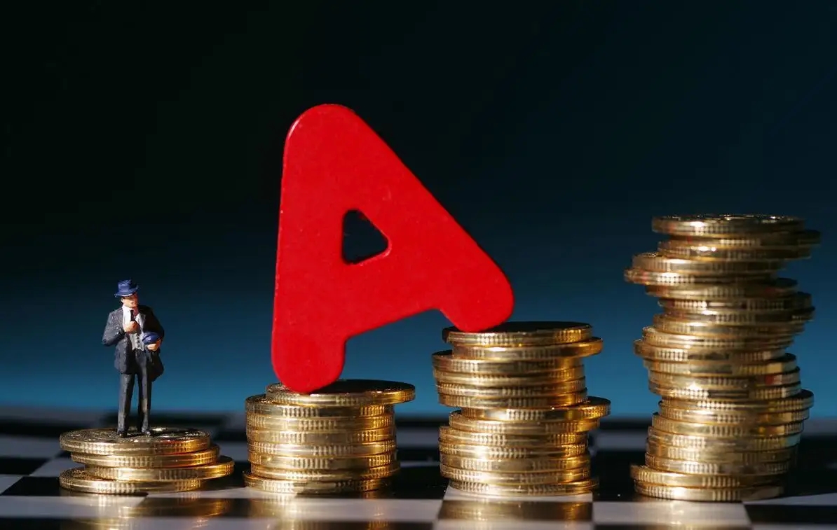 A股冲上热搜：两市近4400只个股下跌，沪指再度失守3100点