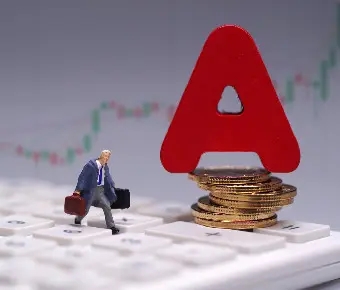 她自称全网喊出A股4000点第一人，任职券商已展开合规调查