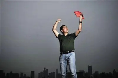 疯狂英语李阳被指拿家暴往事营销，其多家公司已吊销