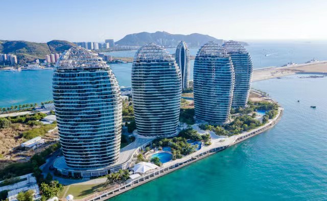 三亚凤凰岛经营公司破产重整，公司已多次被限制高消费