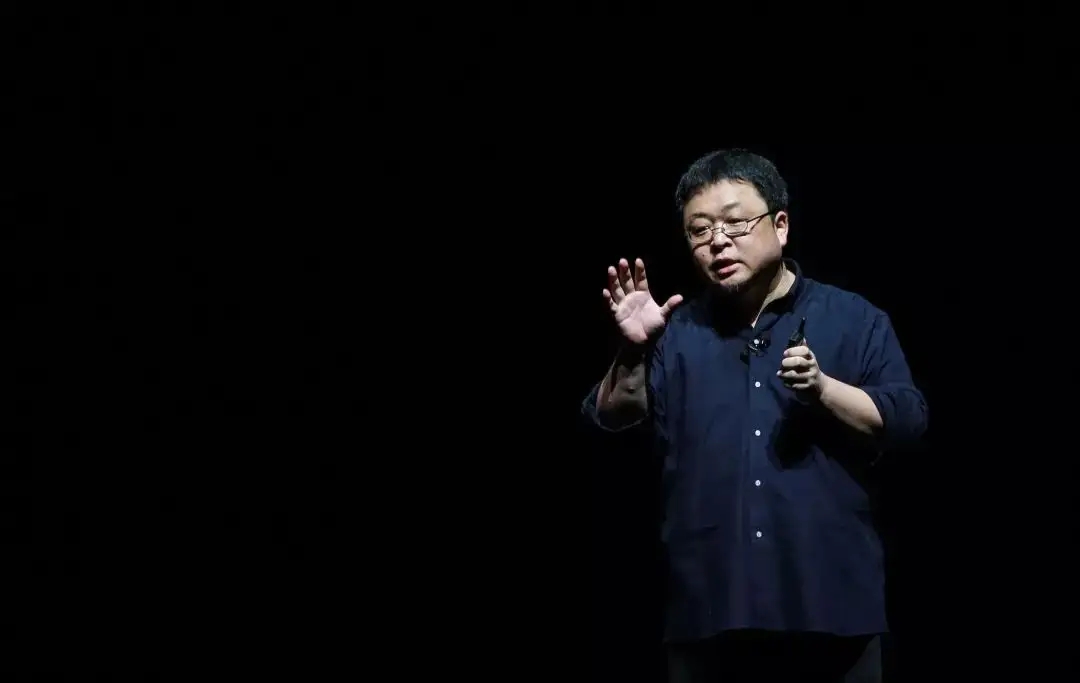 罗永浩：辟谣调侃东方甄选，是对直播电商不同看法，对转型表示敬意