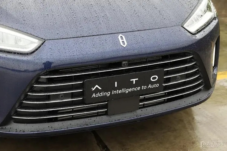 魏牌CEO开怼余承东后,提车问界M5,网友:要证明自家技术更先进