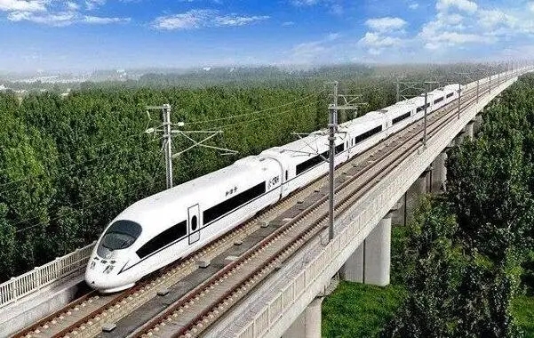 中国最挣钱的高铁，自称在“过紧日子”，上半年预亏超10个亿！