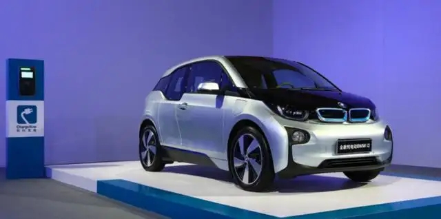 交付仅一个月,宝马旗下纯电车试驾自燃!涉事门店回应是个例