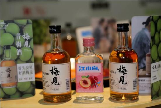 江小白：四个“十亿+”，“一超三强”格局初显