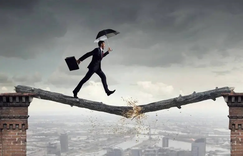 背后公司3年7交申报稿,这次又主动撤回IPO,罗振宇想敲钟有多难?