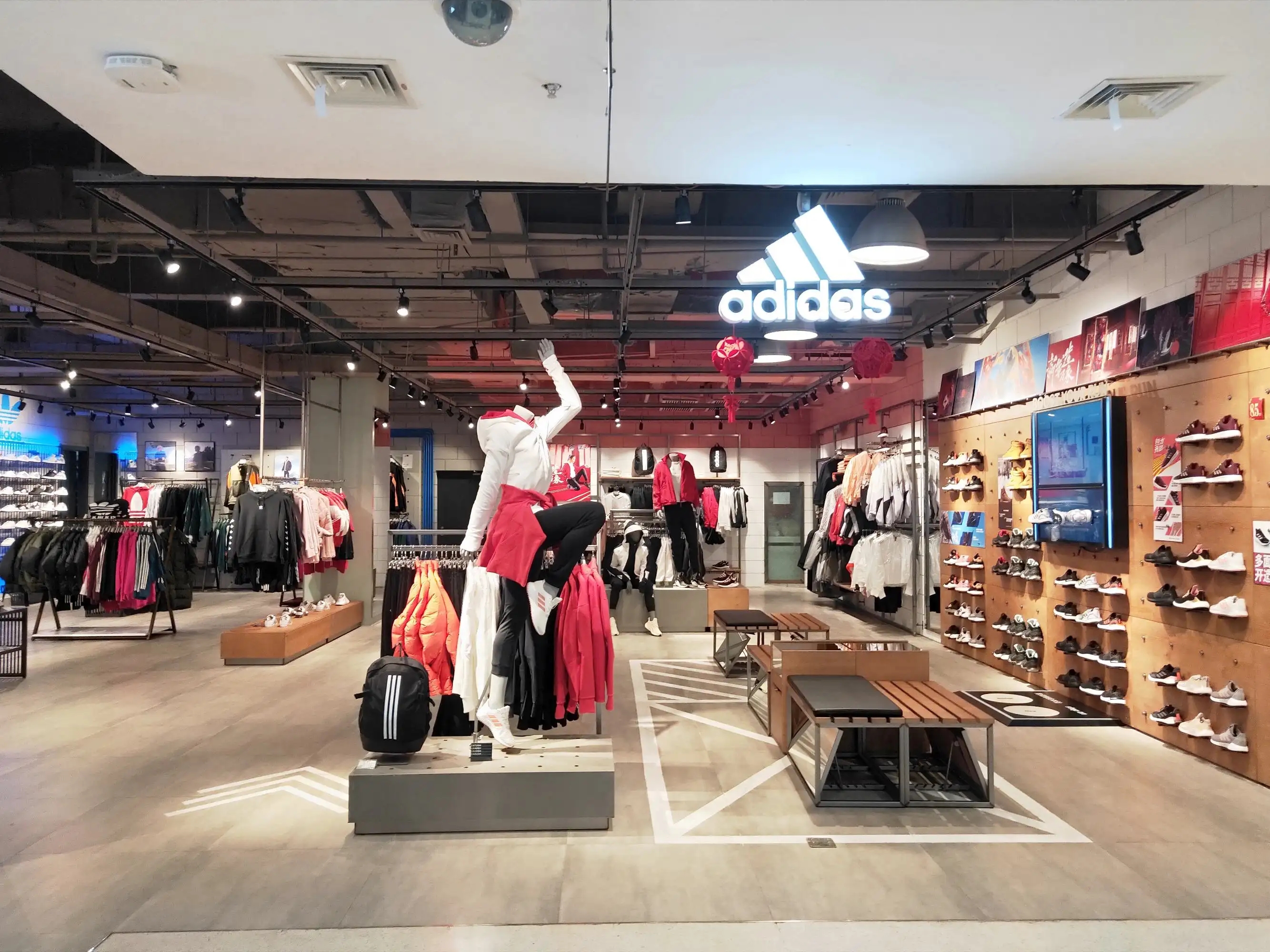 阿迪达斯CEO承认在中国犯了错误,在大中华区营收连续5季负增长