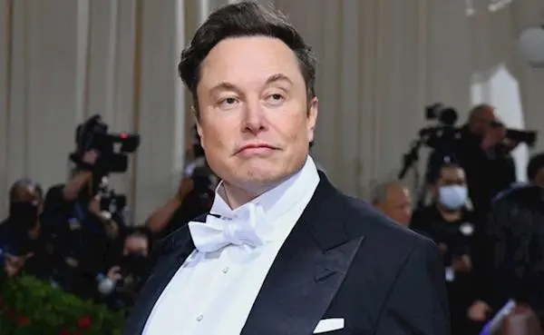 马斯克正式通知推特终止收购，盘前交易中特斯拉微涨、推特微跌