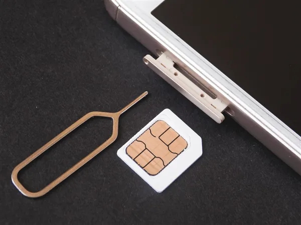 苹果总想干掉SIM卡，但运营商们不愿意