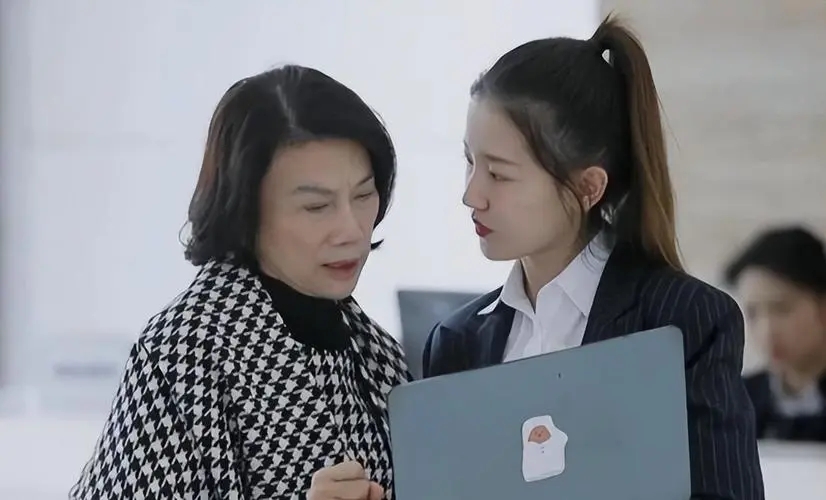 董明珠秘书被移出格力通讯录？当事人发文回应