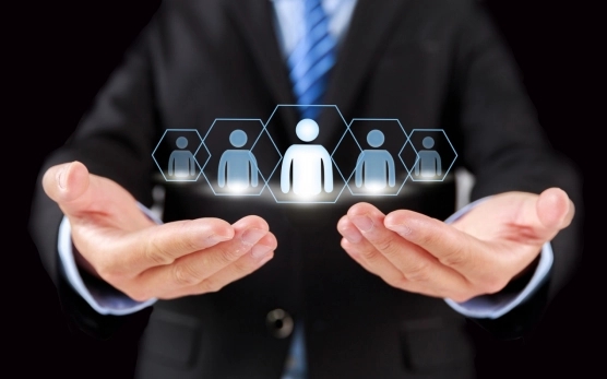 新能源赛道成大厂人新栖息地，狂挖互联网人才