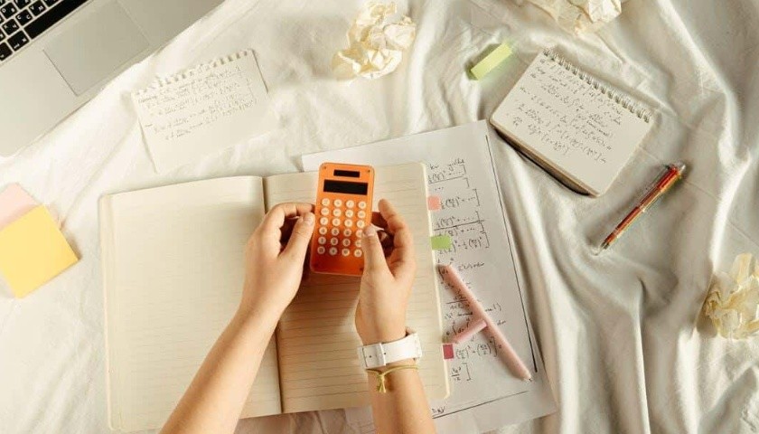 2022“最惨”基金是哪家？中邮基金旗下多只踩雷，一产品疯狂回撤70%