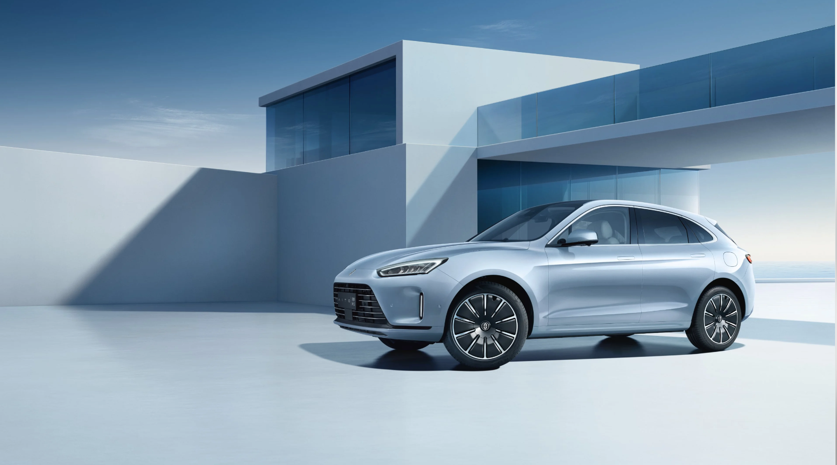 蔚小理真难，华为问界降价硬刚特斯拉