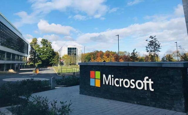 万人大裁员，微软和亚马逊为什么慌了？