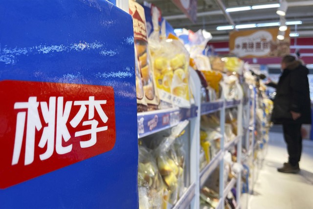 利润两连降，老板4年套现46亿，消费者吃出刀片，桃李面包报警！