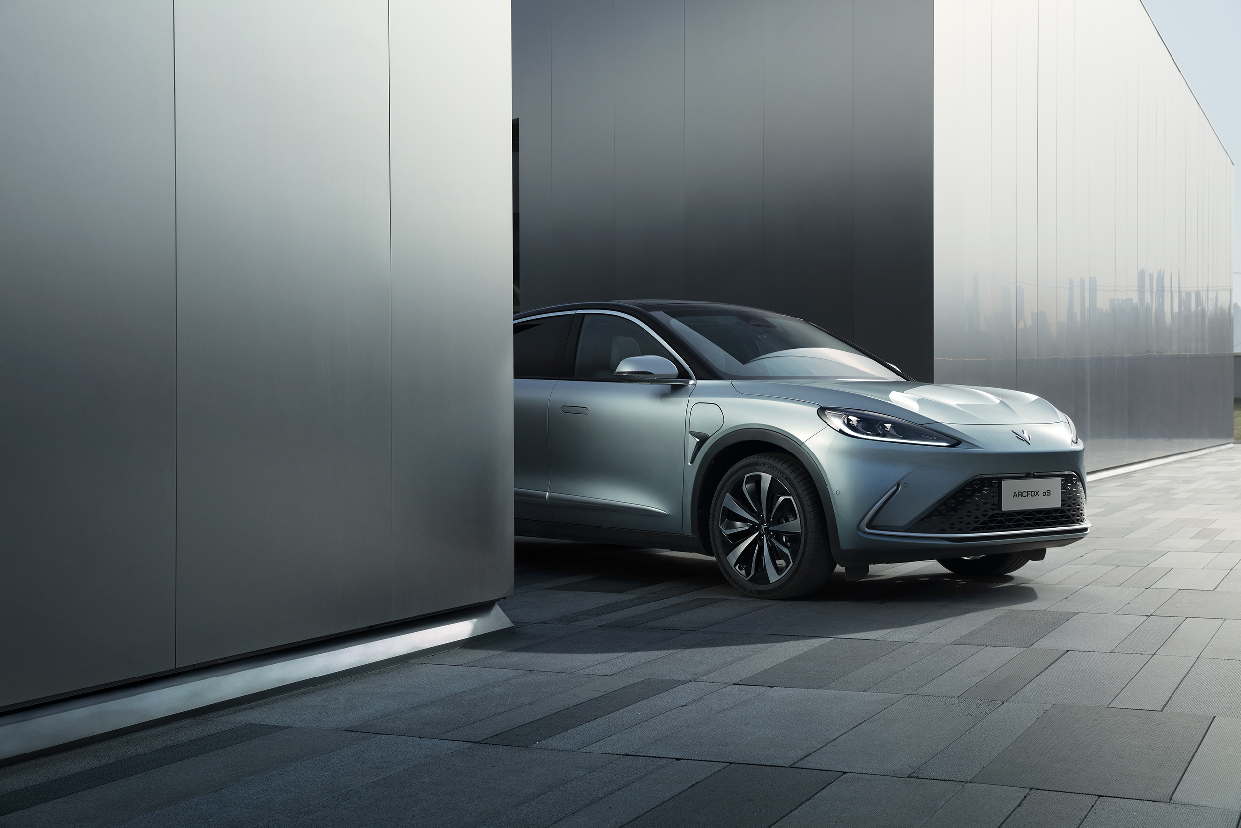 极狐发布阿尔法S全新HI版，搭载鸿蒙车机系统