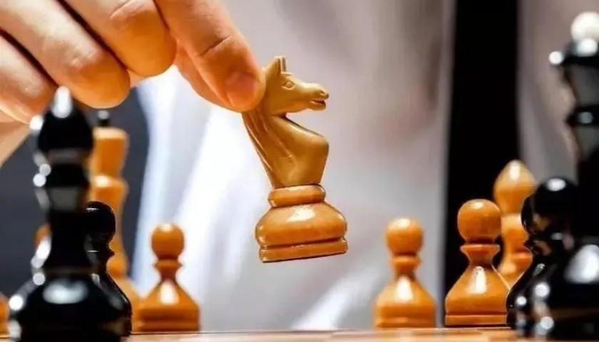 建信基金“水逆局”：刘克飞旗下基金被指风格漂移，基金规模三个月下降168亿