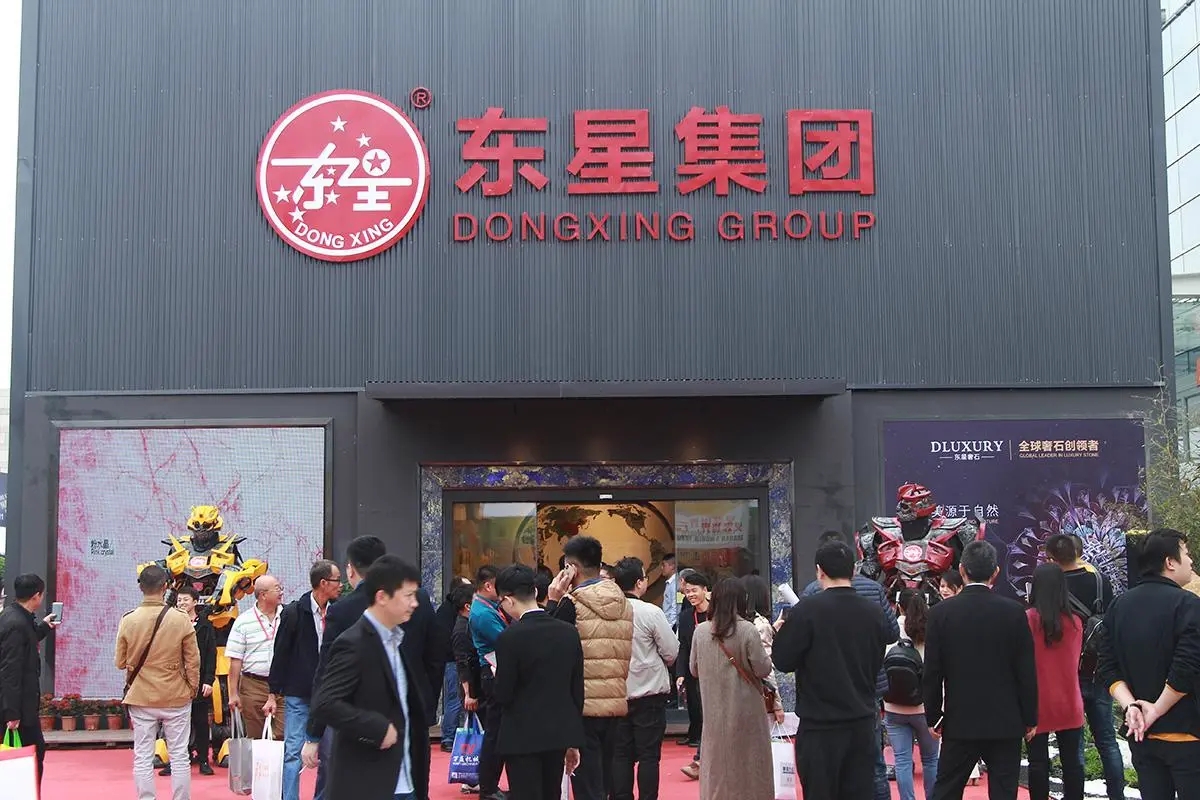 从捡牙膏皮到喝着汽水做无人便利店，63岁兰世立再创业