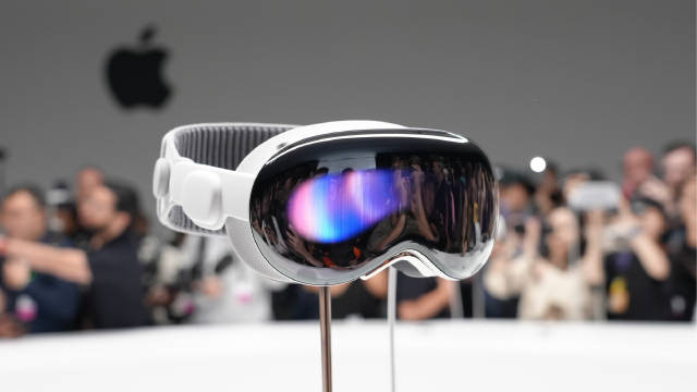 苹果发布混合现实头显VisionPro，3499美元！