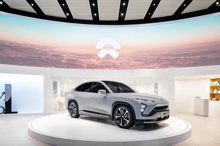 蔚来全系新车降价3万，剥离免费换电服务