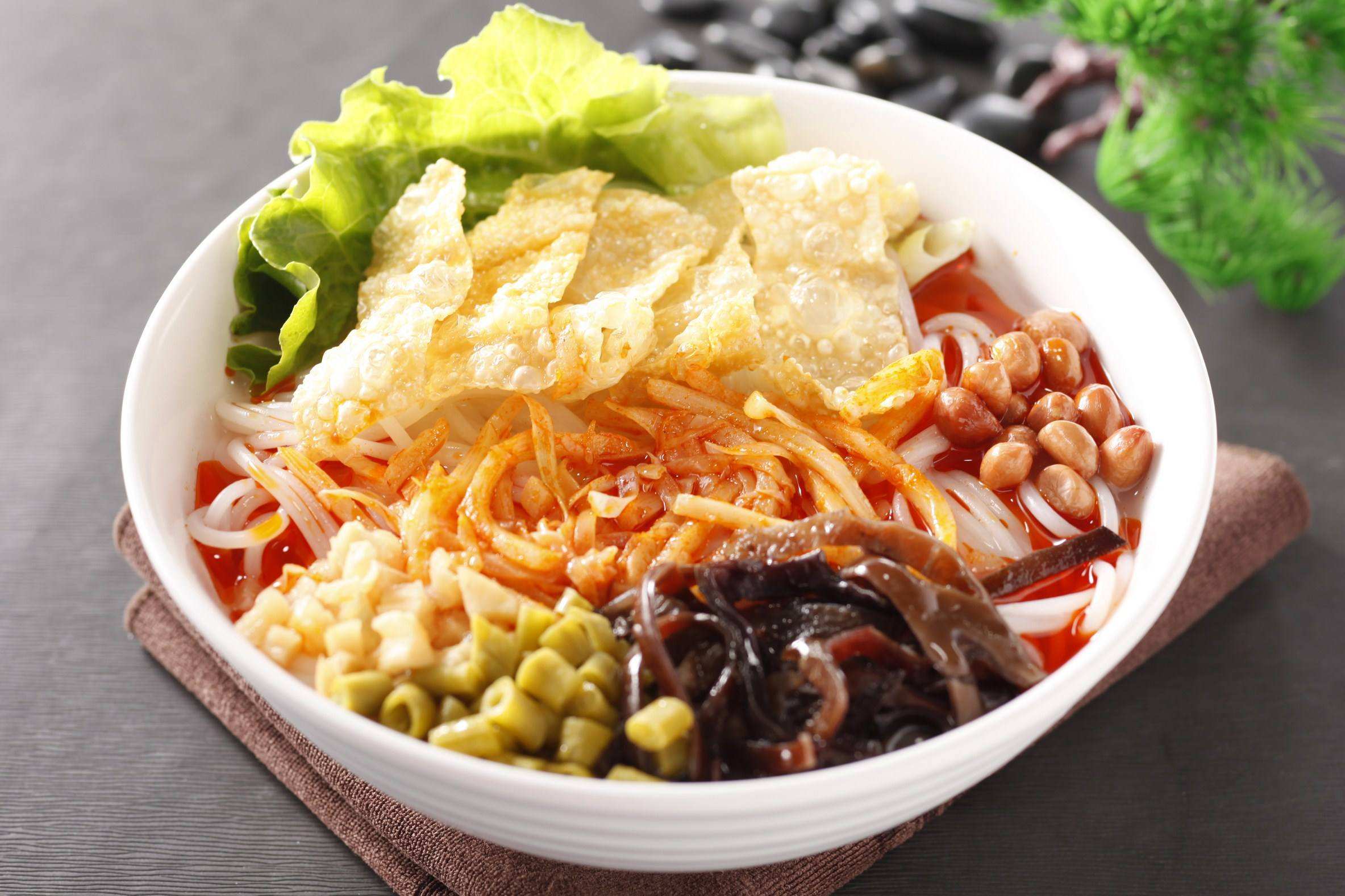 曾风靡全国，如今却被螺蛳粉吊打：红极一时的“过桥米线”，为何不香了？