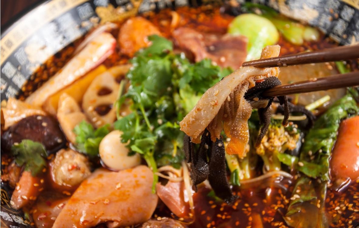 吃不起一顿麻辣烫，月薪2万