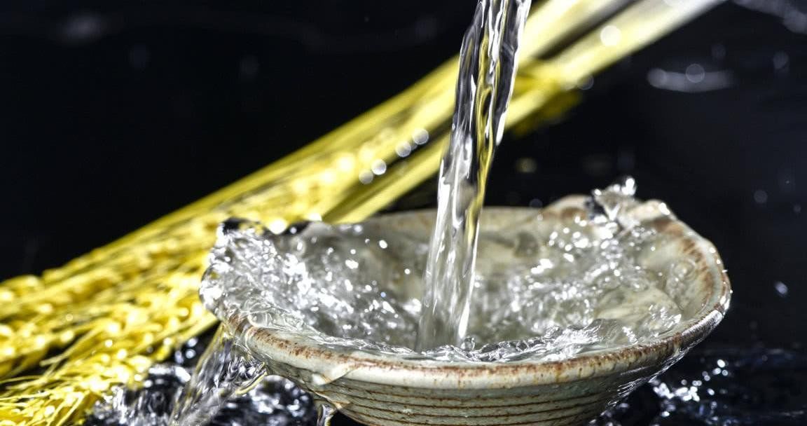 市值蒸发400亿，业绩双降，“白酒第一坊”为何掉队了？