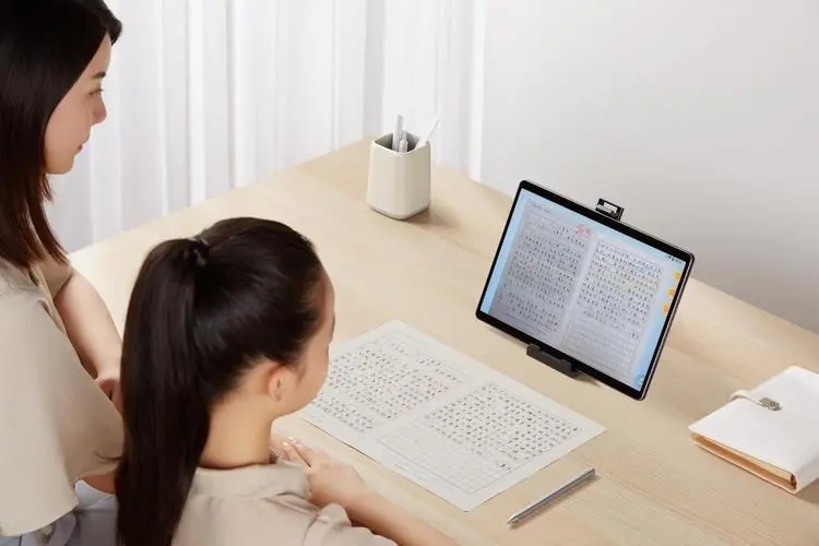 一台售价近万，狂遭疯抢卖断货：双减下的“学习机”，能撑起家长的希望吗？