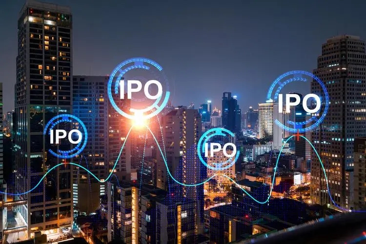 今天，三家企业一起IPO，港交所又“火”了