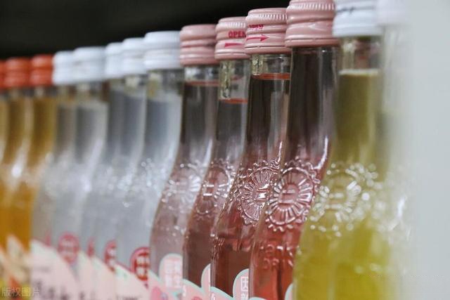 63岁湖北前首富拿下“中国汽水第一股”