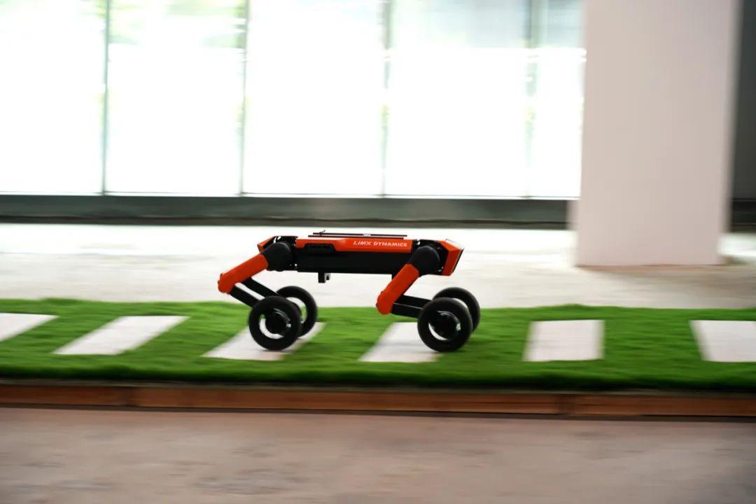 加速通用足式机器人商业化落地和具身智能技术攻关，前无人驾驶高管和顶级AI科学家加盟逐际动力