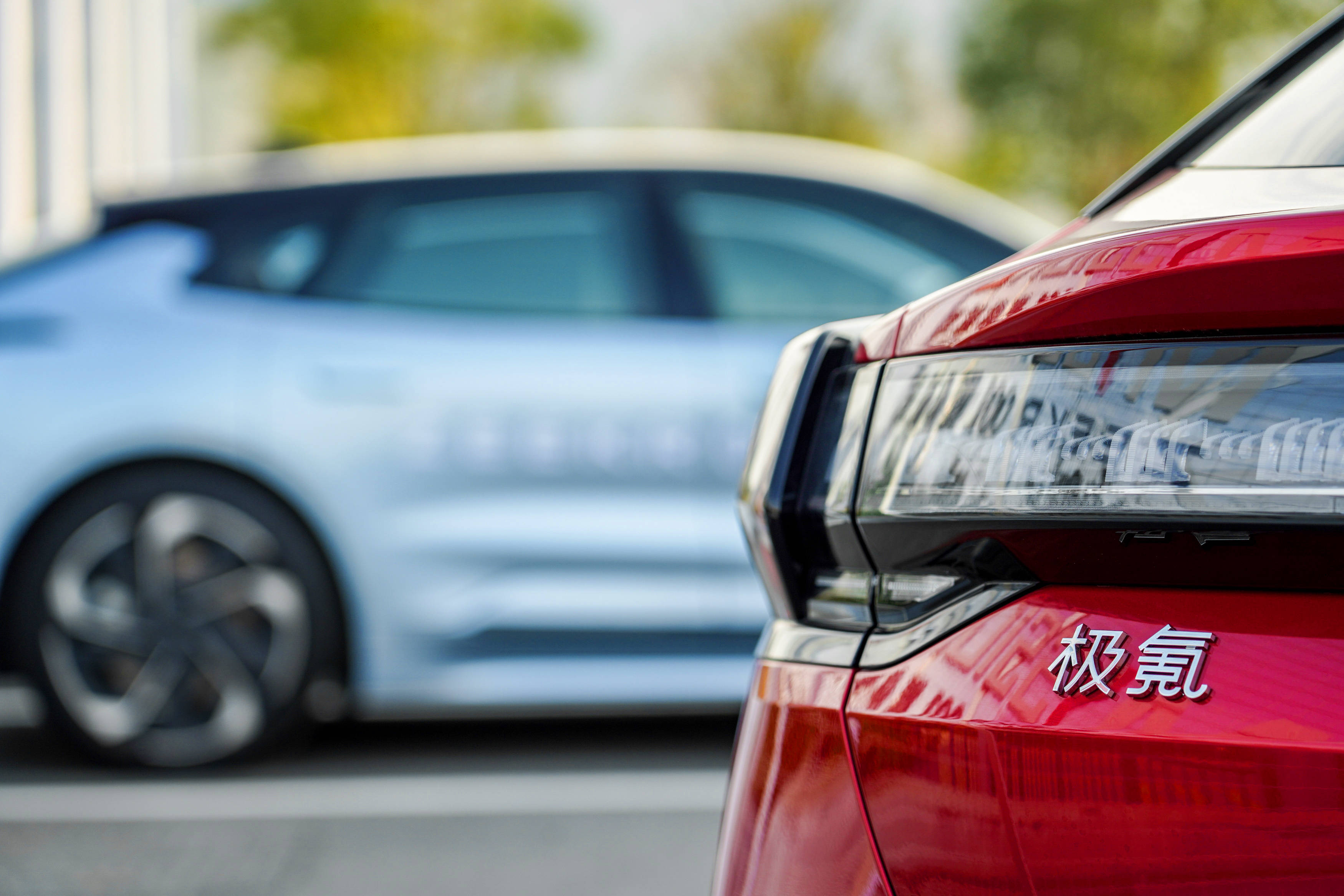 极氪更新招股书：今年前三季度营收超353亿元，超去年全年