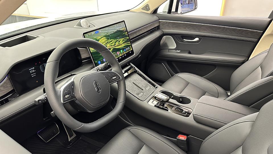 华为汽车广撒英雄帖