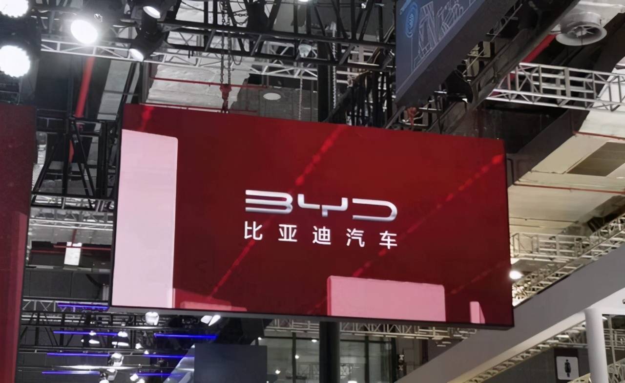 优惠、悬赏、护盘，比亚迪拼了