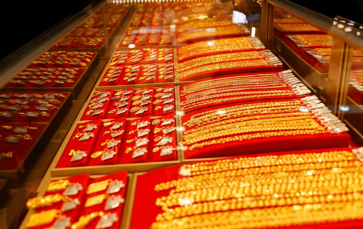 金店，跑出三个IPO