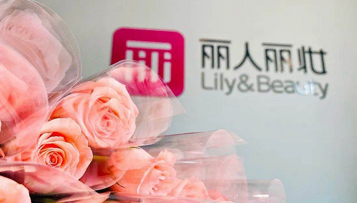 微博“寻夫”3年后，丽人丽妆前老板娘又把董事长告了！