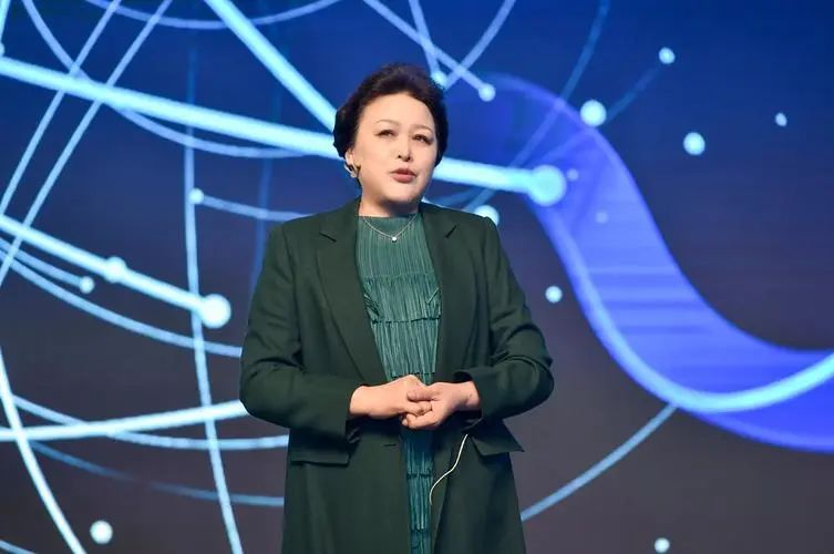 王凤英否认辞职传闻，为汽车行业“卷舆论”痛心