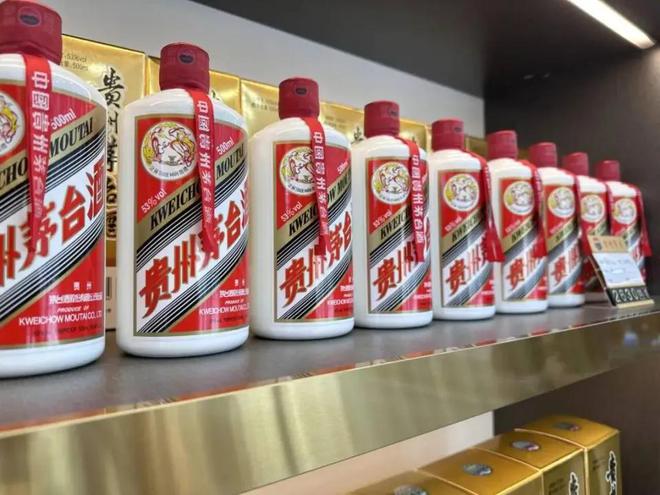 飞天茅台酒价格波动始末，茅台地位为何依然稳固？