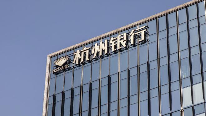 盈利大涨却吝啬分红，看似繁花似锦的杭州银行却暗藏隐忧？