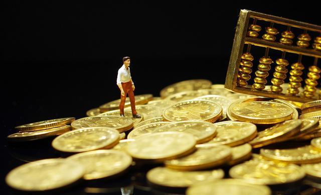 华富基金陈启明旗下7只产品亏损超20%，投资者质疑风控制度缺失