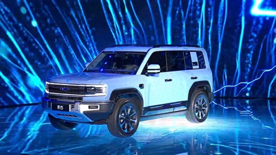 比亚迪方程豹品牌一周年焕新战略，豹5全新价格23.98万起