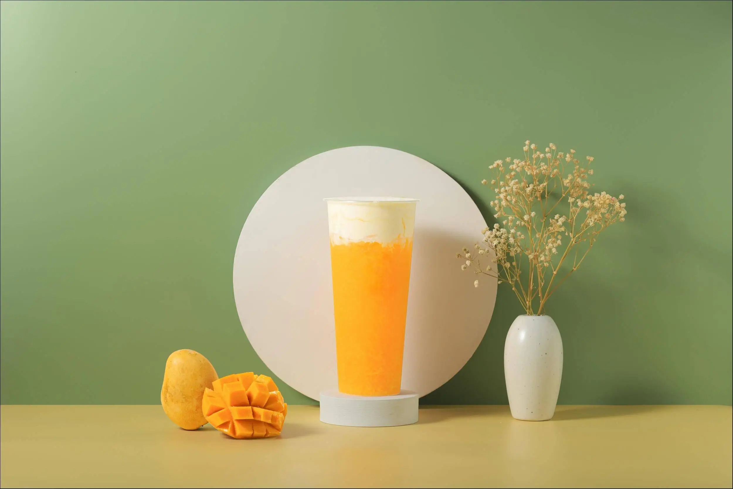 新茶饮，打响反内卷第一枪