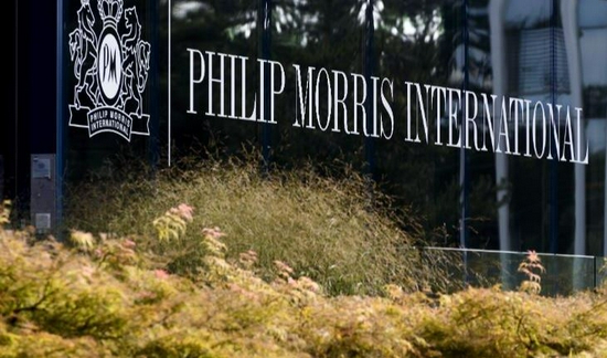 这家聚焦“成瘾”经济的全球烟草巨头，巴菲特敬而远之