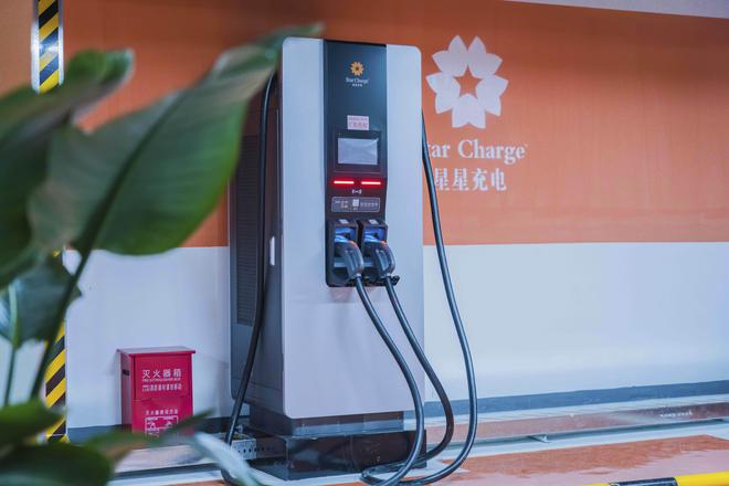 估值超180亿，80后女强人带出一个IPO