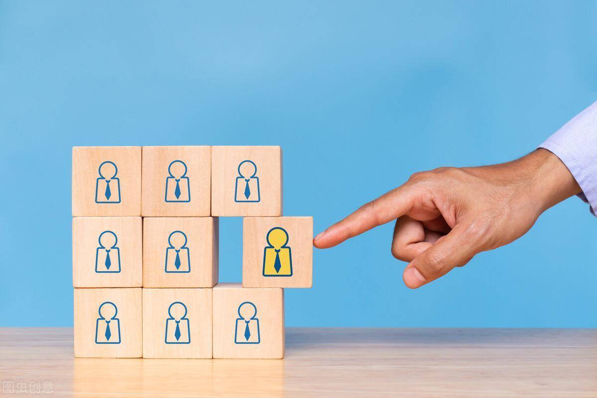 信达澳亚冯明远职位变更，在管产品均跑输同期业绩比较基准