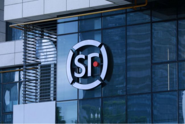 顺丰王卫又双叒敲钟了！小米CFO现身“站台”